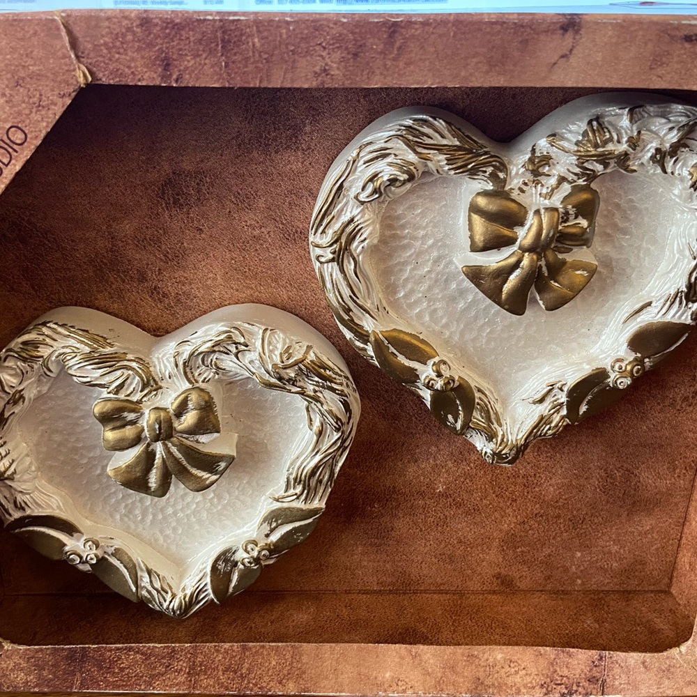 NIB 2 Hand painted hearts by Miller studio